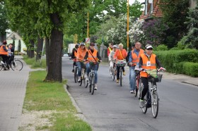 Bibliotekarze i czytelnicy na rowerach